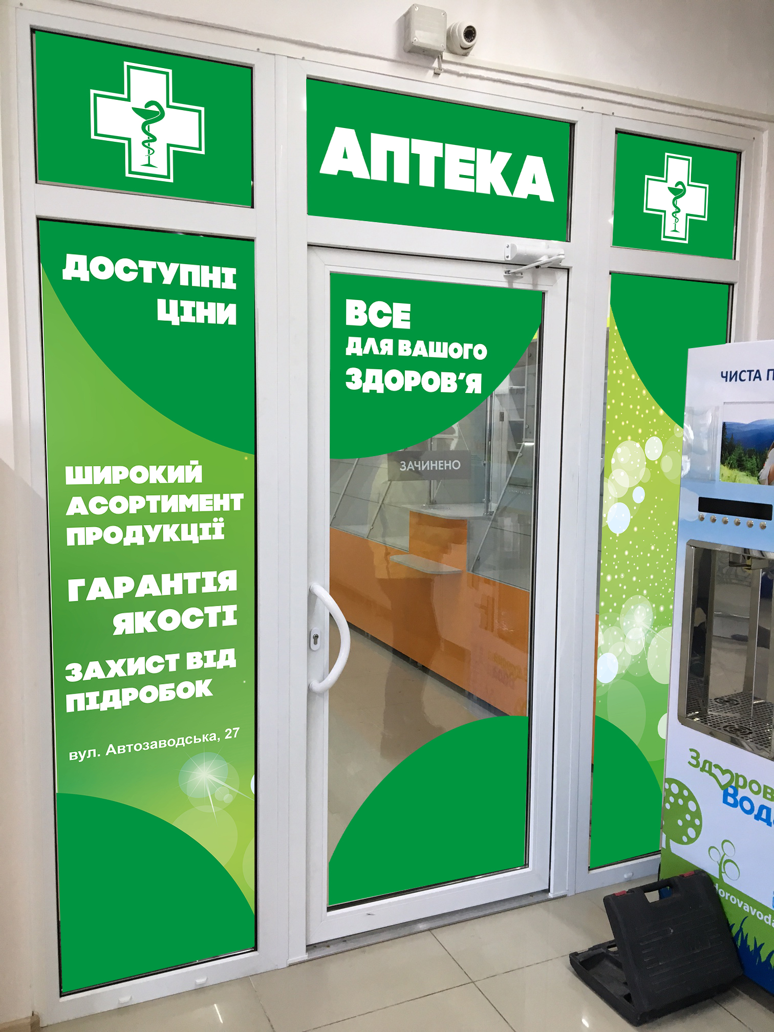 Белая мебель в интерьере Школа m Багетная мастерская - Модерн