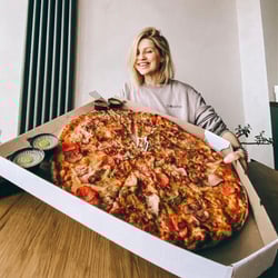 Qr_pizza - сервис доставки пиццы/роллов — приклад роботи портфоліо фрілансера в категорії Просування у соціальних мережах (SMM)