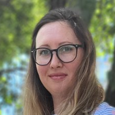 Freelancer Olesya M. — Ukraine, Kyiv. Core skill — Social Media Page Design, AI Art