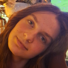 Фрилансер Alina M. — Украина, Кривой Рог. Специализация — Услуги диктора, Логотипы