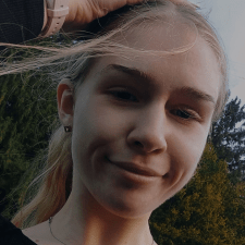 Freelancer Andriana V. — Ukraina, Lwów. Specjalizacja — Tłumaczenie tekstów, Loga