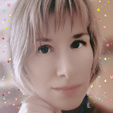Freelancer Anna L. — Ukraina, Kijów. Specjalizacja — Copywriting, AI tekst