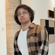 Freelancer Arsenii S. — Ukraine, Kyiv. Core skill — Interface Design (UI/UX), Presentations