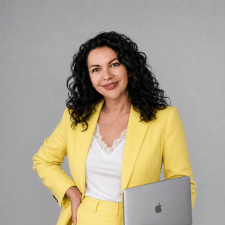 Freelancer Olena A. — Ukraine, Kharkiv. Core skill — Presentations, Web Design