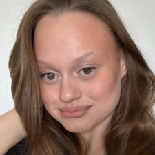 Freelancer Viktoriia R. — Francja. Specjalizacja — Projektowanie interfejsów użytkownika (UI/UX), Loga