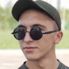 Денис Шарамет