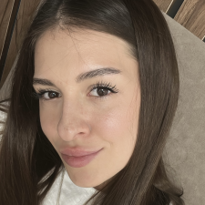 Freelancer Diana M. — Kazachstan, Ust-Kamenogorsk. Specjalizacja — Loga, AI tekst