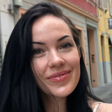 Freelancer Elena M. — Poland, Poznan. Core skill — Online Stores & E-commerce, Text Translation