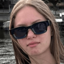 Freelancer Yerika K. — Ukraina, Połtawa. Specjalizacja — Tłumaczenie tekstów, Loga
