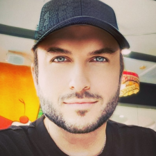 Freelancer Vladimir G. — Thailand, Паттая. Core skill — Text Translation, AI Consulting
