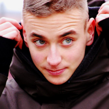Freelancer Roman H. — Ukraine, Kiew. Fachgebiet — Social Media Werbung, KI-Kunst
