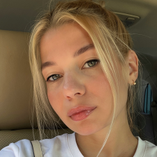 Freelancer Anastasiia H. — Ukraine, Kharkiv. Core skill — Interface Design (UI/UX), Web Design