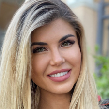 Zleceniodawca Evgeniia K. — Stany Zjednoczone, Miami.