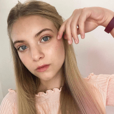 Freelancer Yuliia Y. — Ukraina, Charków. Specjalizacja — Grafika wektorowa, Projektowanie stron w mediach społecznościowych