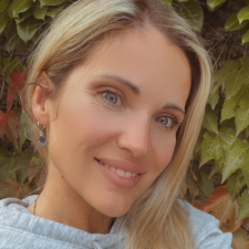 Freelancer Yelena F. — Francja, Pau. Specjalizacja — Praca z klientami, Wyszukiwanie i zbieranie informacji