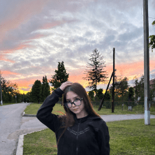 Freelancer Liliia L. — Ukraina. Specjalizacja — AI tekst, Tłumaczenie tekstów