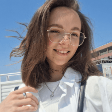 Freelancer Ruslana M. — Ukraine, Odessa. Core skill — Presentations, Banners