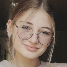 Freelancer Maryna Y. — Ukraine, Khmelnitskyi. Core skill — Text Translation, Presentations