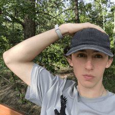 Фрилансер Олександр Ф. — Украина, Луцк. Специализация — AI в дизайне, Разработка презентаций