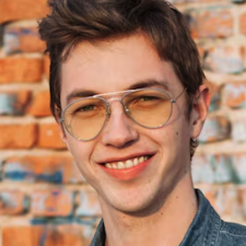 Freelancer Mykhailo D. — Ukraina, Kijów. Specjalizacja — Copywriting, Język angielski
