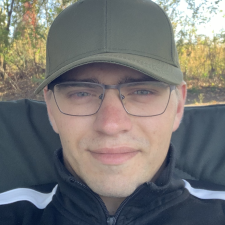 Фрилансер Олександр С. — Украина, Остёр. Специализация — Разработка презентаций, AI в дизайне