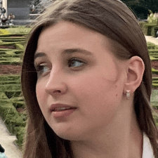 Freelancer Sofiia V. — Belgia, Ninove. Specjalizacja — Praca z klientami, AI tekst