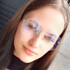 Freelancer Viktoriia P. — Ukraine, Volodarka. Core skill — AI Art, Copywriting