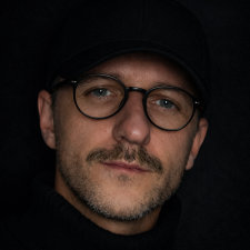 Фрилансер Володимир Ш. — Україна, Одеса. Спеціалізація — Юридичні послуги, AI у дизайні
