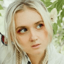 Фрилансер Александра К. — Украина, Винница. Специализация — Французский язык, Редактура и корректура текстов