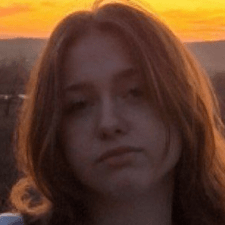 Аліна Б.