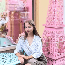 Freelancer Anastasi Y. — Ukraine. Fachgebiet — Präsentationserstellung, Druckdesign