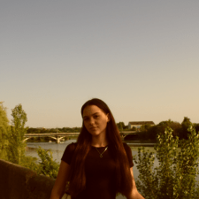Freelancer Anna K. — Ukraine. Core skill — Presentations, AI Content Creation