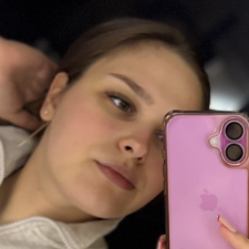 Freelancer Anna M. — Ukraine, Kyiv. Core skill — Presentations, AI Content Creation