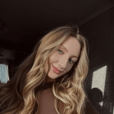 Freelancer Anna — Ukraine, Kyiv. Core skill — Interface Design (UI/UX), Web Design
