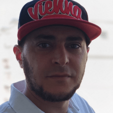 Freelancer Yuly B. — Ukraina, Charków. Specjalizacja — AI tekst, Tłumaczenie tekstów