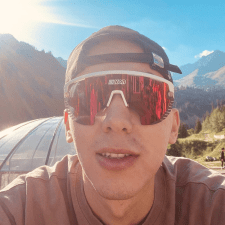 Freelancer Madiyar B. — Kazachstan, Ałmaty (Alma-Ata). Specjalizacja — Loga, Identyfikacja wizualna