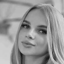 Freelancer Bogdana R. — Ukraine. Core skill — Text Translation, Customer Support