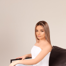 Freelancer Christine F. — Armenia, Erewan. Specjalizacja — Javascript & Typescript, Programowanie stron internetowych