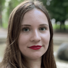 Юлия Гришакова