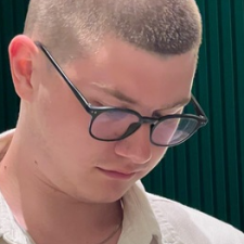 Freelancer Dmitry K. — Ukraina, Charków. Specjalizacja — Pisanie artykułów, Praca z klientami