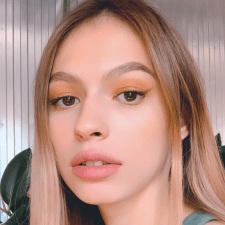 Freelancer Karyna I. — Ukraine, Dnepr. Core skill — Presentations, Social Media Page Design