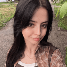 Freelancer Karolina D. — Ukraine, Poltava. Core skill — Text Translation, Presentations