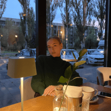 Freelancer Kateryna H. — Ukraine, Krivoi Rog. Core skill — AI Art, Banners