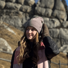 Freelancer Valeriia H. — Ukraine, Zhmerinka. Core skill — Interface Design (UI/UX), Web Design