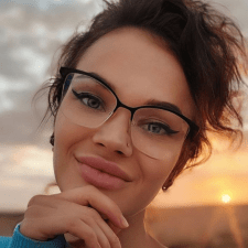 Фрилансер Marina N. — О.А.Э., Дубаи. Специализация — Перевод текстов, Копирайтинг