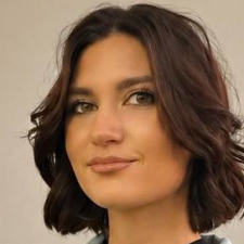 Фрилансер Діана О. — Италия, Alba Adriatica. Специализация — AI cоздание видео, Аудио и видео монтаж