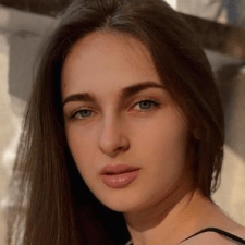 Freelancer Myroslava O. — Ukraine, Ternopol. Core skill — Presentations, Text Translation