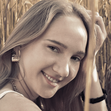 Freelancer Nadiia L. — Ukraina, Czerkasy. Specjalizacja — Edycja i korekta tekstu, Pisanie artykułów