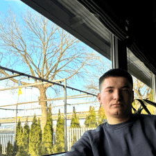 Freelancer Nazar T. — Ukraina, Kijów. Specjalizacja — Copywriting, Edycja i korekta tekstu