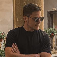Freelancer Nazar P. — Ukraine, Lvov. Core skill — Copywriting